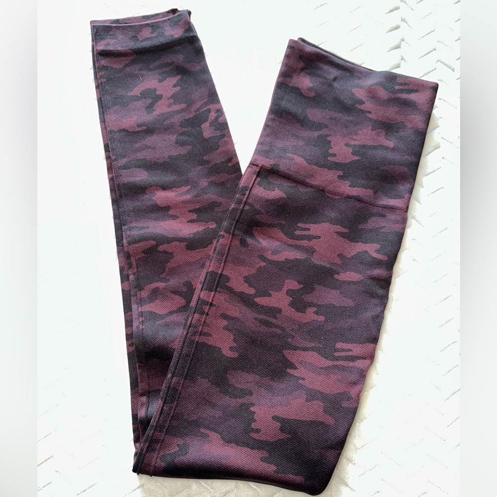 SPANX Look At Me Now Maroon Camo Print Leggings High Rise Size Medium (6-8)